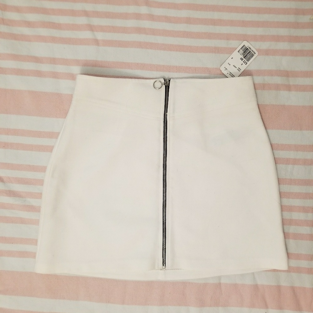 white aline skirt with circle embellishment sz sm